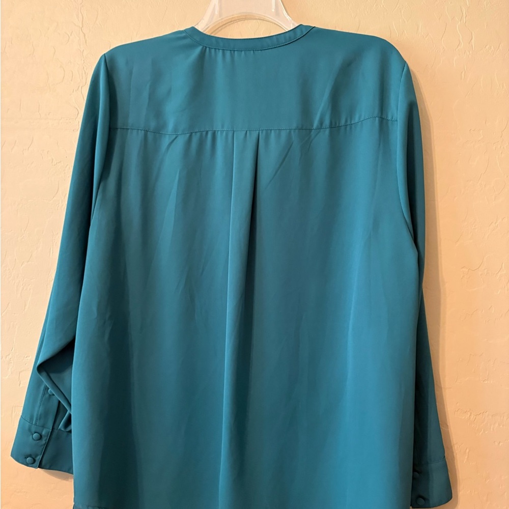 torrid Teal Pullover V-Neck Blouse with Chest Pockets - Picture 2 of 4